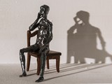 80 - 2013, Frau auf Stuhl, Stahl geschweisst, Stuhl Holz, Höhe: 10,7cm